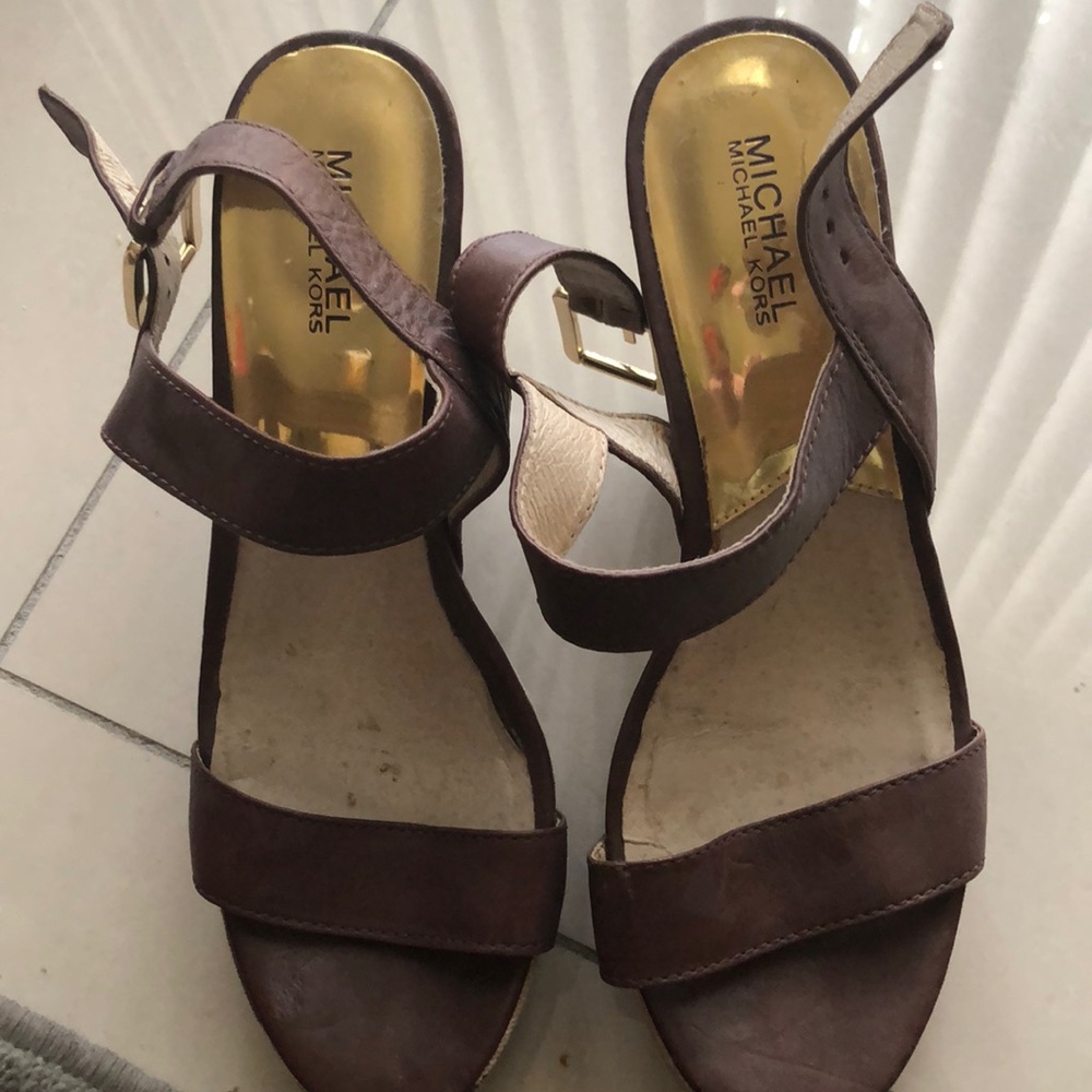 Shoe